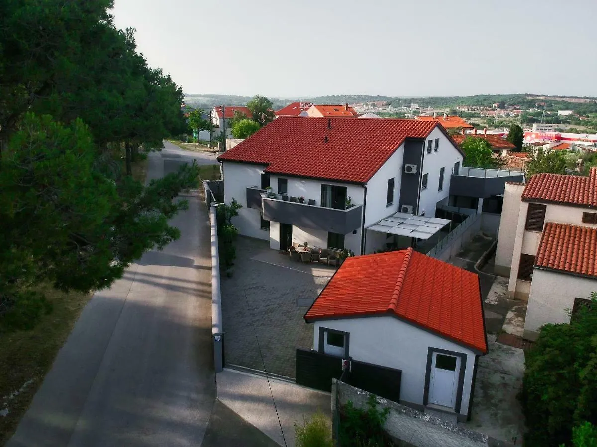 Apartman Nebo Пула 0*,